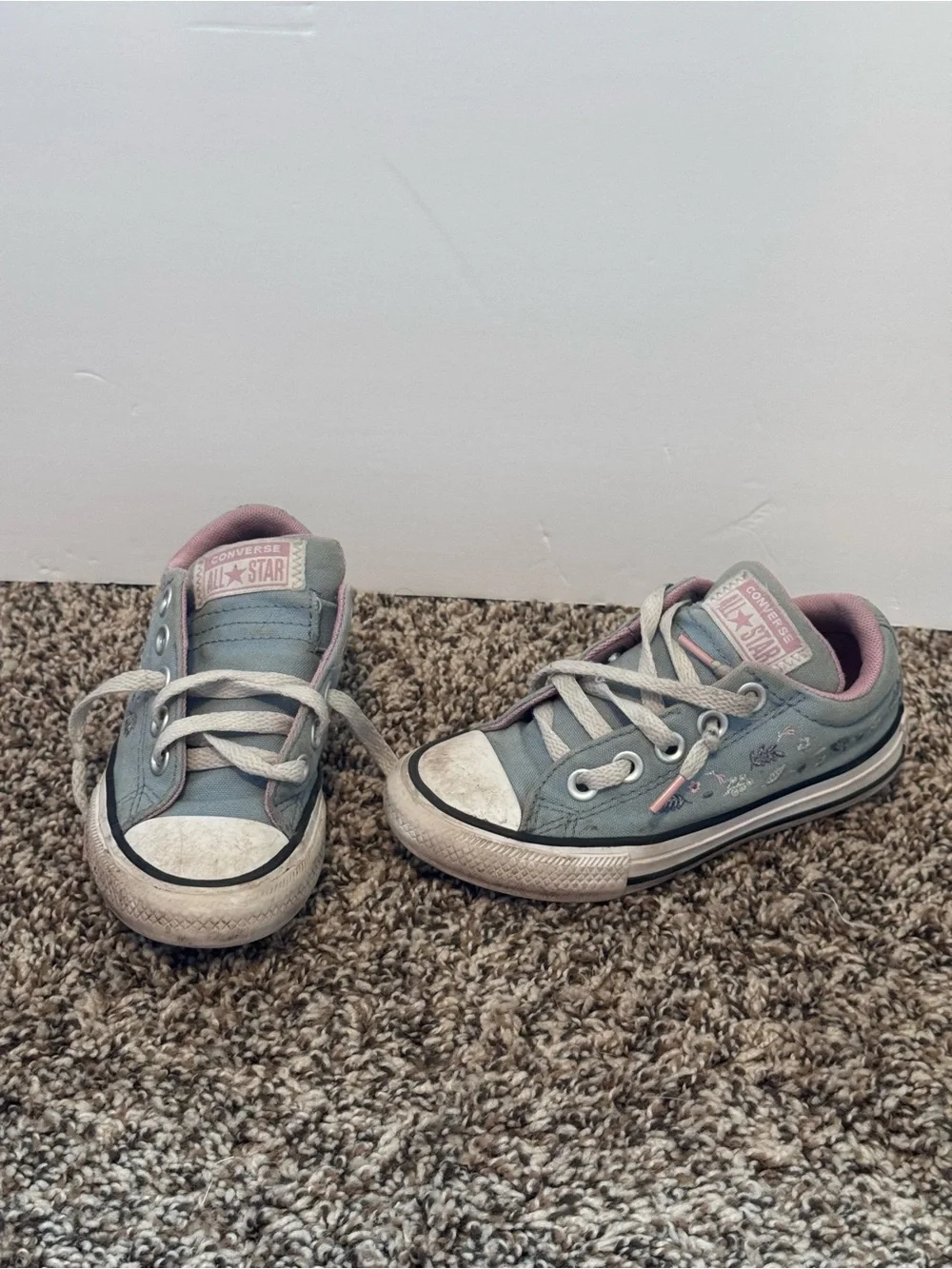 Converse Kids Low-Top Sneakers in Blue and Pink